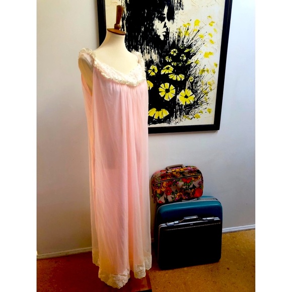 Flawless Vintage Nightgown - Picture 3 of 8
